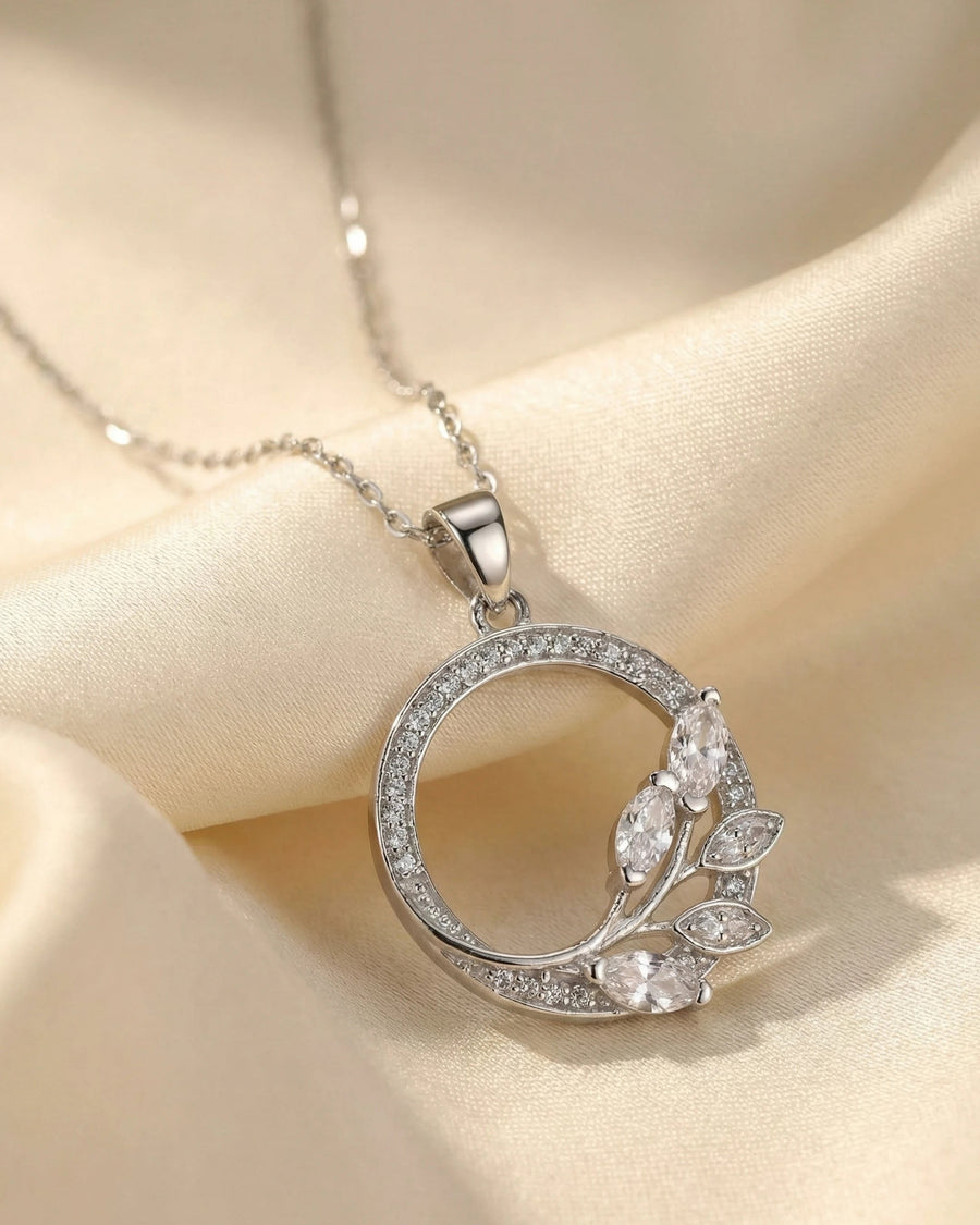 Silver Meadow Halo Circle Necklace – 925 Sterling Silver